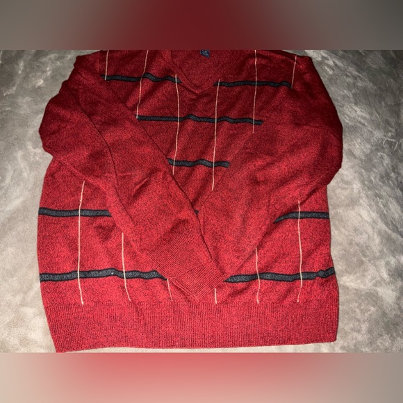 Men’s Dockers XL Red V-Neck Sweater with Gold & Black Stripes – Classic &‎ Cozy - Picture 5 of 11